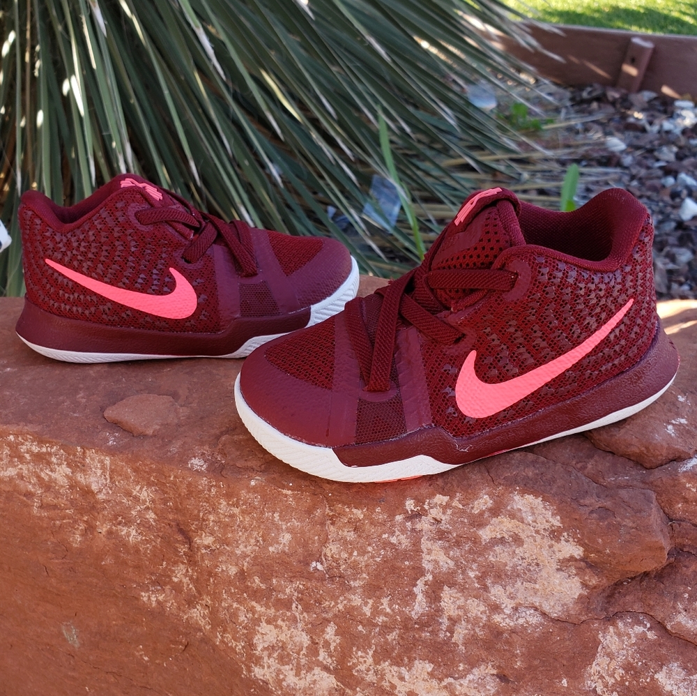 Nike Kyrie 3 - Girls 5c - Red Pink White